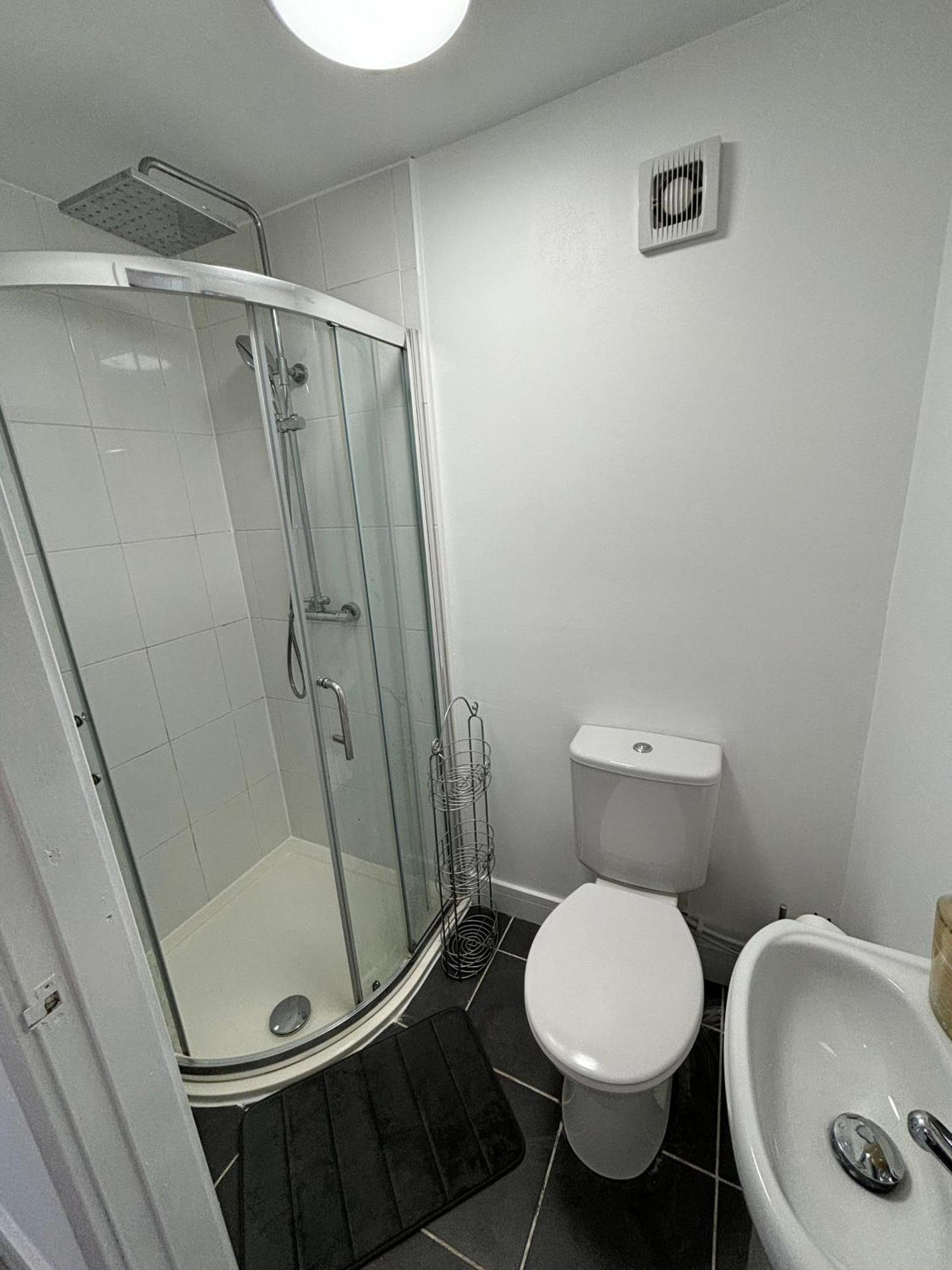 Modern & Cozy Gem - 10min To Center - Parking Apartment *