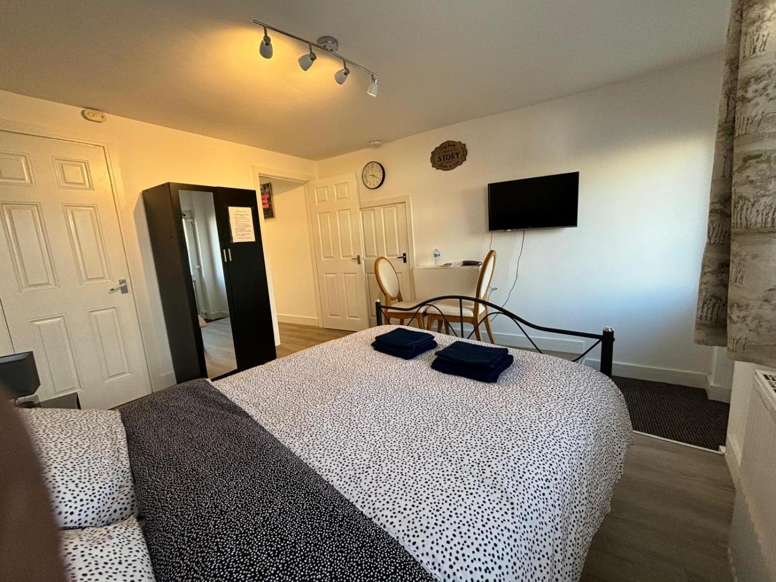 Apartment Modern & Cozy Gem - 10min To Center - Parking *