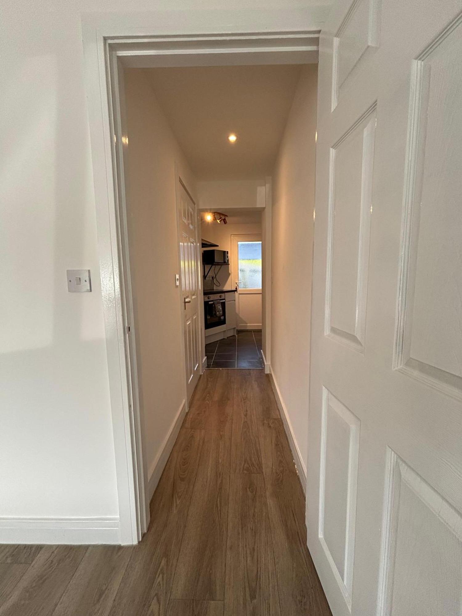 Modern & Cozy Gem - 10min To Center - Parking York